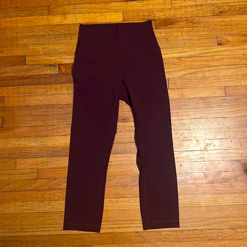 lululemon maroon wunder under crops, size 4
